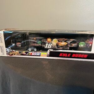 Nascar Kyle Busch M&M's Toy Hauler